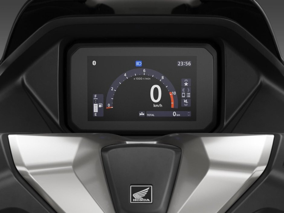 honda-pcx-125- 32 - AutoBike Honda motorcycle instrument cluster showing digital speedometer at 0 km/h with the Honda emblem below. - AutoBike