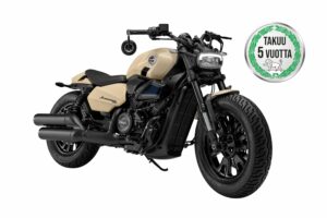 Beige Benelli leoncino bobber 400 motorcycle shown from a front-left angle with a prominent rectangular headlight and black frame, plus a circular emblem reading TAKUU 5 VUOTTA to the right.