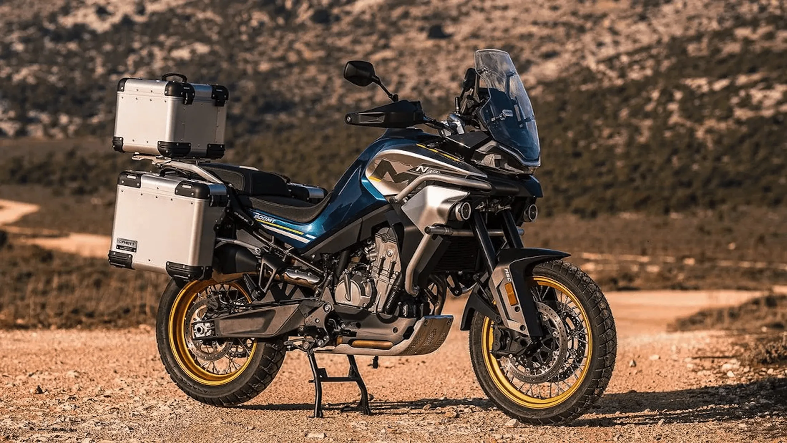 CFMOTO-800MT-Touring-moottoripyora-action-8 (1) - AutoBike - AutoBike