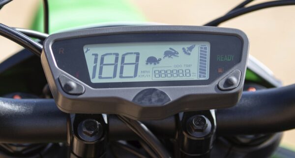Rieju_e-tango_sähkömopo_näyttö_autobike - AutoBike