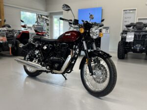 Benelli Imperiale 400 // ESITTELYPYÖRÄ // TÄYSI TAKUU // SIS. ALV