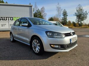 Volkswagen Polo Comfortline // 2 x HYVÄT RENKAAT // HUOLTOKIRJA