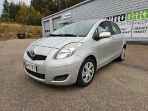 Toyota Yaris 1.33 Dual VVT-i Sol // ILMASTOINTI // 2 x RENKAAT JA VANTEET