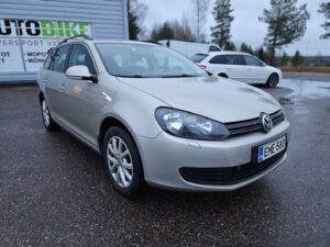 Volkswagen Golf Comfortline 1.2 TSI // VETOKOUKKU // LOHKOLÄMMITIN // HUOLTOKIRJA