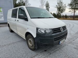 Volkswagen Transporter 2.0 TDI 84KW // JUURI KATSASTETTU // HYVÄT TALVIRENKAAT // ILMASTOINTI