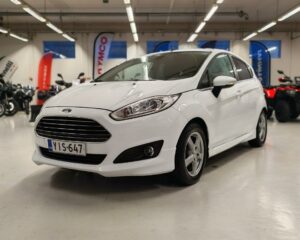 Ford Fiesta 1,0 EcoBoost 125hv Titanium // JUURI HUOLLETTU // 2X HYVÄT RENKAAT ALUVANTEIN // LÄMMITETTÄVÄ TUULILASI