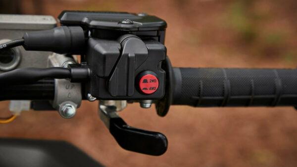 2025-Yamaha-YFM700FWBD-25S-EU-Detail-003-03 - AutoBike - AutoBike