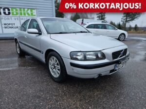 Volvo S60 D5 // HYVÄT NASTARENKAAT // ILMASTOINTI // HUOLTOKIRJA