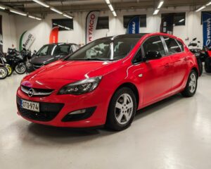 Opel Astra Black Line 1,4 Turbo ecoFLEX Start/Stop 103kW MT6 // 2XRENKAAT // AUT.ILMASTOINTI // JUURI HUOLLETTU