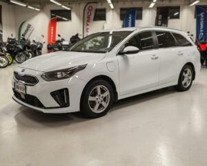 Kia Ceed 1,6 GDI Plug-In Hybrid // 2XRENKAAT // JUURI HUOLLETTU // KAISTAVAHTI // AUT.ILMASTOINTI // RATINLÄMMITIN