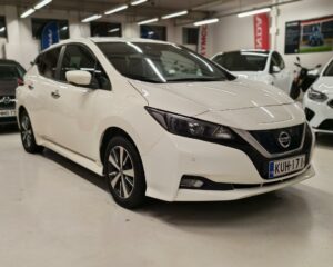 Nissan Leaf Acenta 40Kwh // AKKUTAKUU VOIMASSA // ADAPT.VAKIONOPEUDENSÄÄDIN // LÄMMITETTÄVÄ OHJAUSPYÖRÄ // KEYLESS // ESILÄMMITYS