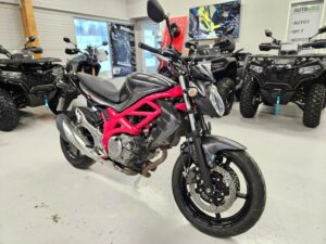 Suzuki SFV 650 Gladius 35KW A2 // HYVÄT RENKAAT // SIISTI