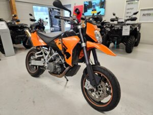 KTM 950 Supermoto // Akrapovic // Kahvanlämmittimet