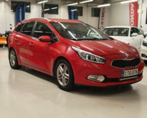Kia CEED 1,6 CRDi // JUURI KATSASTETTU // LOHKOLÄMMITIN // ILMASTOINTI // VETOKOUKKU // 2X RENKAAT // KÄSIRAHA JA KORKO ALK. 0%
