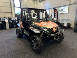 CFMoto ZFORCE 550 EFI Lämpöhytillä ** Kahdet renkaat // Defa // Ylläpitolaturi **