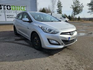 Hyundai i30 1.4 // VETOKOUKKU // 2 X HYVÄT RENKAAT // LOHKOLÄMMITIN // HUOLTOKIRJA