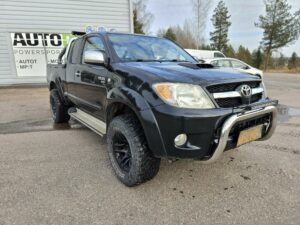 Toyota Hilux Juuri katsastettu // Maastorenkaat // Lavakaari // Korotettu