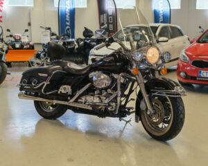 Harley-Davidson Touring FLHRCI Road King Classic // TOIMITUKSET KOTIOVELLE ALK. 0€ // HOOKER  TUNED FLOW PUTKET // SIVULAUKUT