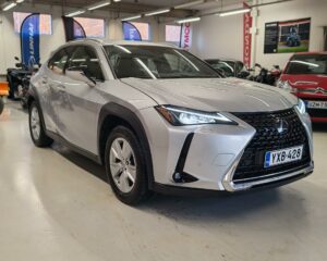 Lexus UX 250h SIISTIKUNTOINEN YKSILÖ // JUURI KATSASTETTU // 2X RENKAAT // IRROITETTAVA VETOKOUKKU // LOHKOLÄMMITIN