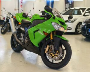 Kawasaki ZX-10R ZX-10R // ALKUPERÄISKUNTOINEN SUPERSPORTTI