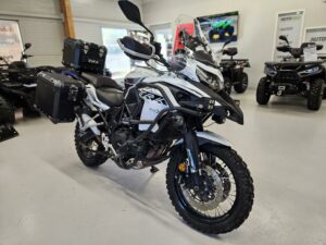 Benelli TRK 502X //  Alulaukut // Kaatumaraudat // Kahvanlämmittimet