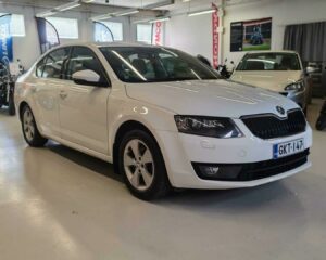 Skoda Octavia 1.8 TSI DSG // JUURI KATSASTETTU // VAKKARI // PYSÄKÖINTITUTKA // HUOLTOKIRJA // 2 X VANTEET JA HYVÄT RENKAAT