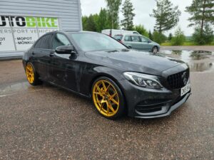 Mercedes-Benz C 220 d / AMG / Alustasarja / Diginäyttö / Vakionopeudensäädin / Erikoisvanteet