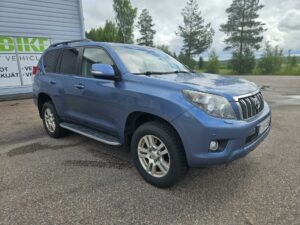 Toyota Land Cruiser 3,0 D-4D / Keyless / Webasto / Vetokoukku / Peruutuskamera