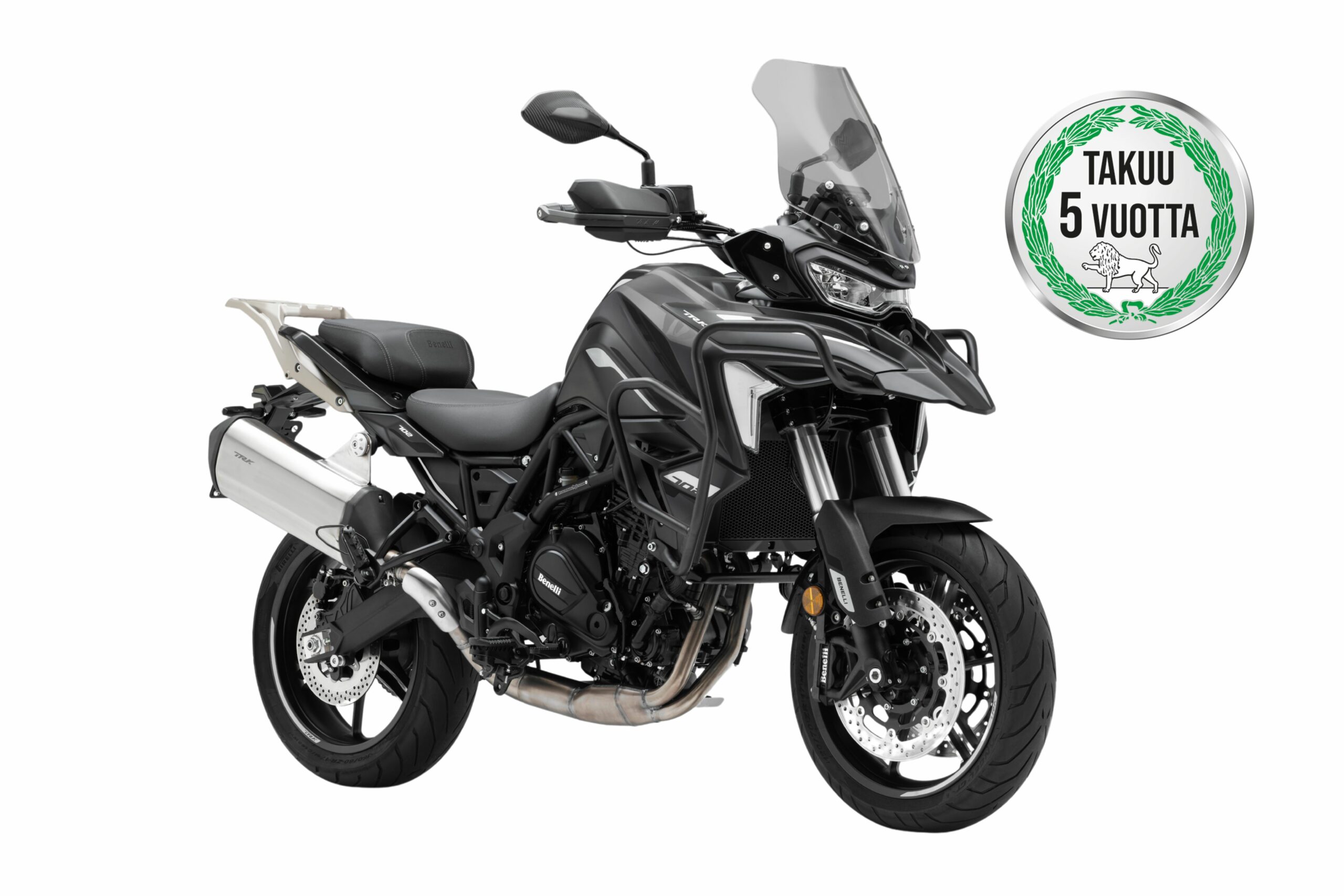 Benelli-trk-702-5-vuoden-laajennettu-takuu - AutoBike Benelli trk 702 moottoripyörä etuviistosta kuvattuna, 5-vuoden laajennettu takuu, kuvassa näkyy myös kaatumaraudat - AutoBike