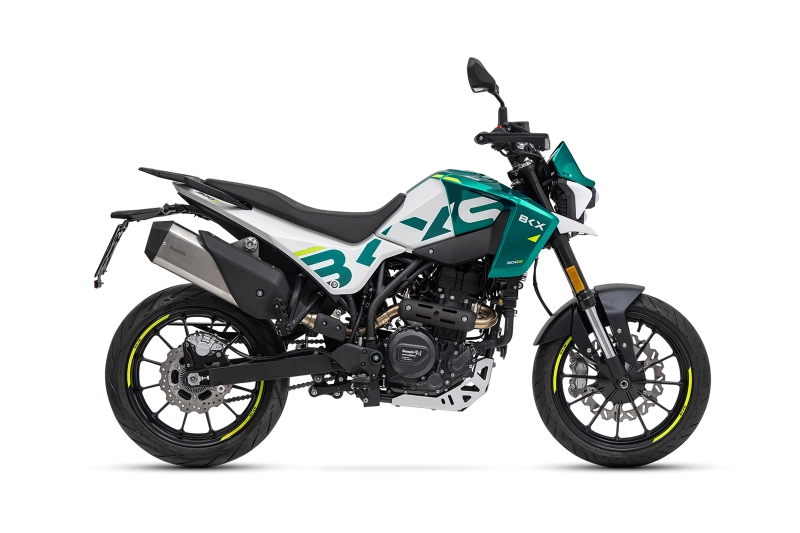 benelli-bkx-300-s 1 - AutoBike Green and white sport motorcycle shown in side view with neon yellow rim accents and a black exhaust, labeled 'BKX' on the fairing (left side). - AutoBike