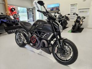 Ducati Diavel 1200 Carbon / SC-Project / Hieno