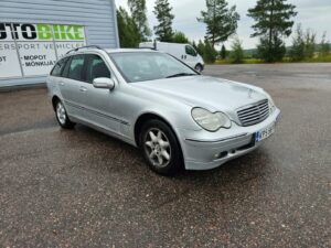 Mercedes-Benz C 200 CDI / Vakionopeudensäädin / Vetokoukku / 2 x vanteet ja renkaat