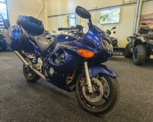 Suzuki GSX-F 750 ** Uudet renkaat // 3x laukut // Säädettävä jarrukahva **